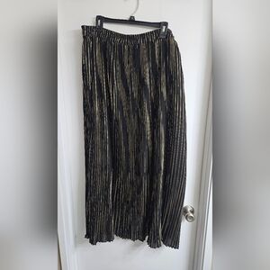 Truly 4 U Chic Black and Gold Maxi Skirt Size 2X